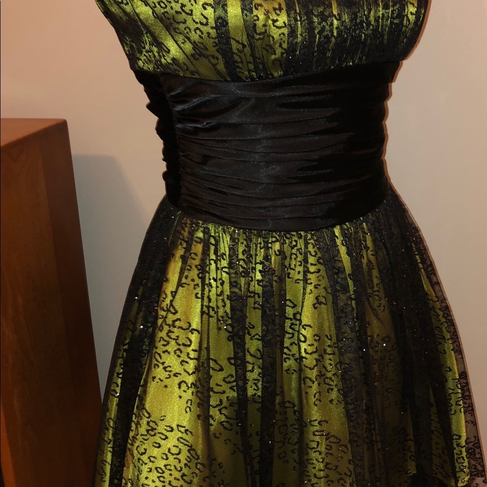Yellow under skirt with black lace over skirt.